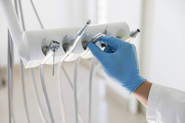 Professional Tooth Extraction technician working in Hamilton, TX